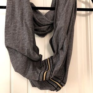 Lululemon infinity scarf in grey/black with a gold zipper.